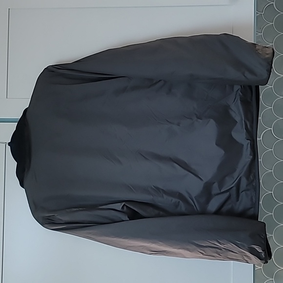 Lands End Reversible Fleece. Black/Gray and Size Medium - Picture 5 of 8